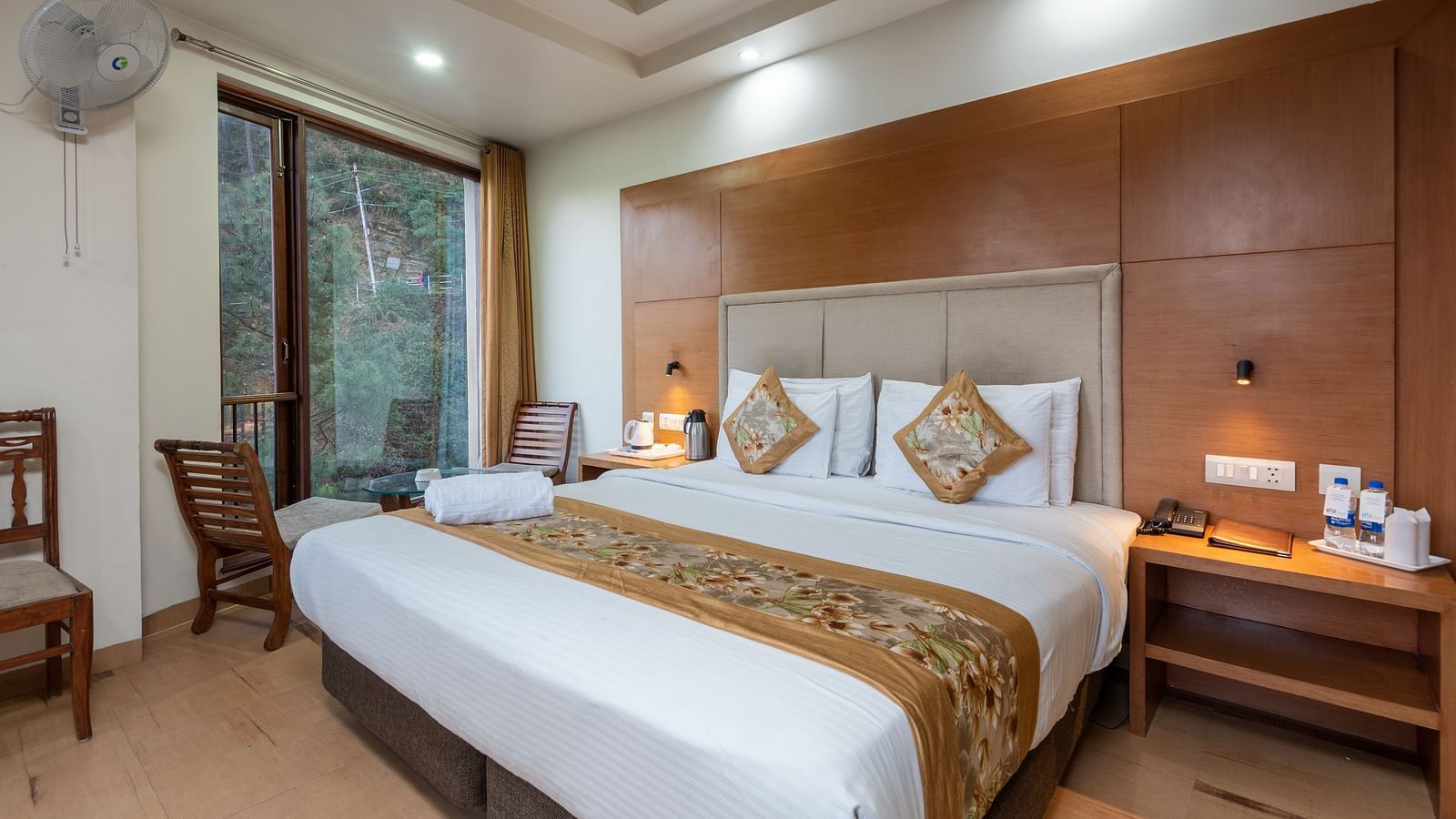 A bedroom featuring a king size bed and a table with tea & coffee make next to the bed at DLS Hotels The Rock Castle.